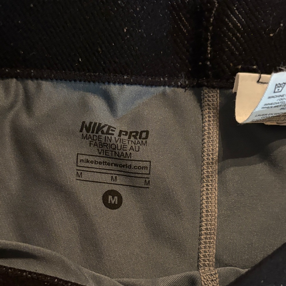 Nike Pro Black and Gray Graphic Shorts - Picture 2 of 3